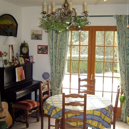 Cozy Holiday Home In Montebourg With Garden Montebourg